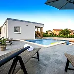 Mare, Istria, Relaxation, Private Pool, Bbq Вилла Segotici